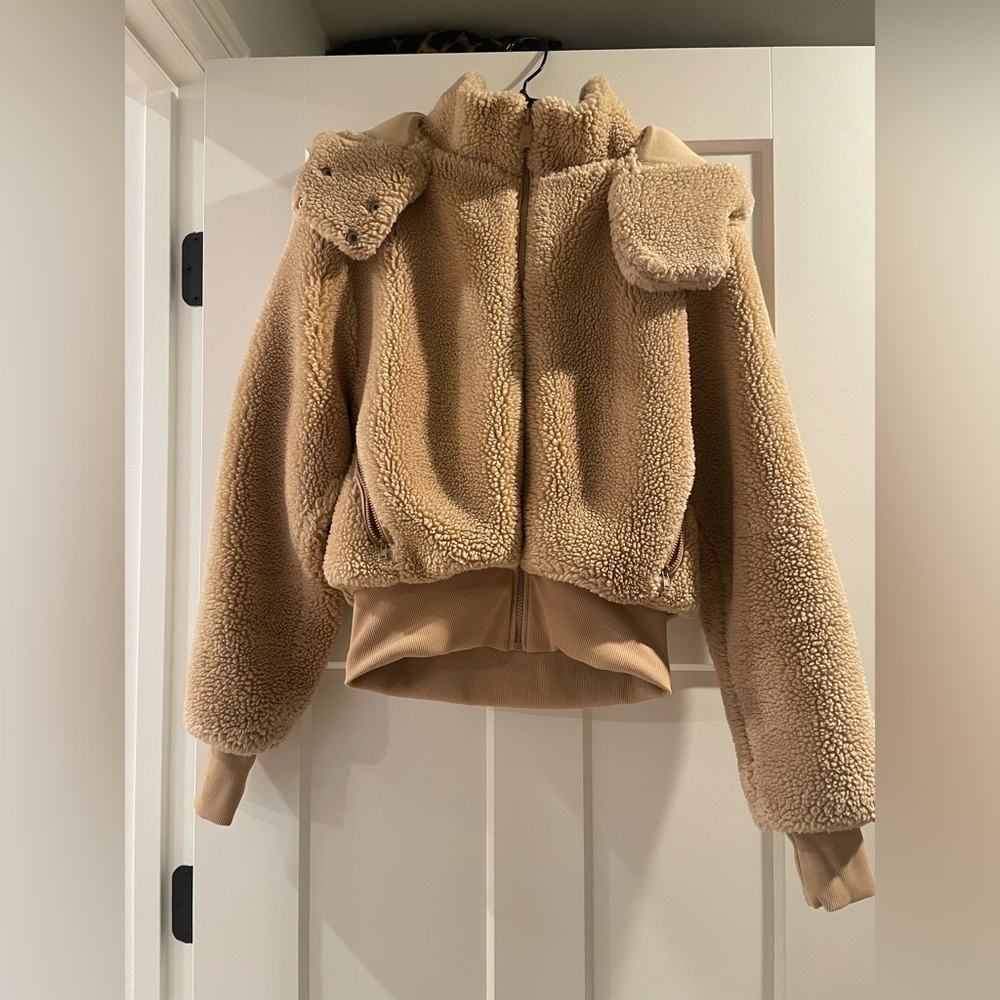 ALO Yoga Foxy Sherpa Jacket, Camel, XS